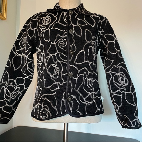 Black and White REVERSIBLE Floral Women's Stunning Jacket size Small NWT ✨ - Picture 3 of 14